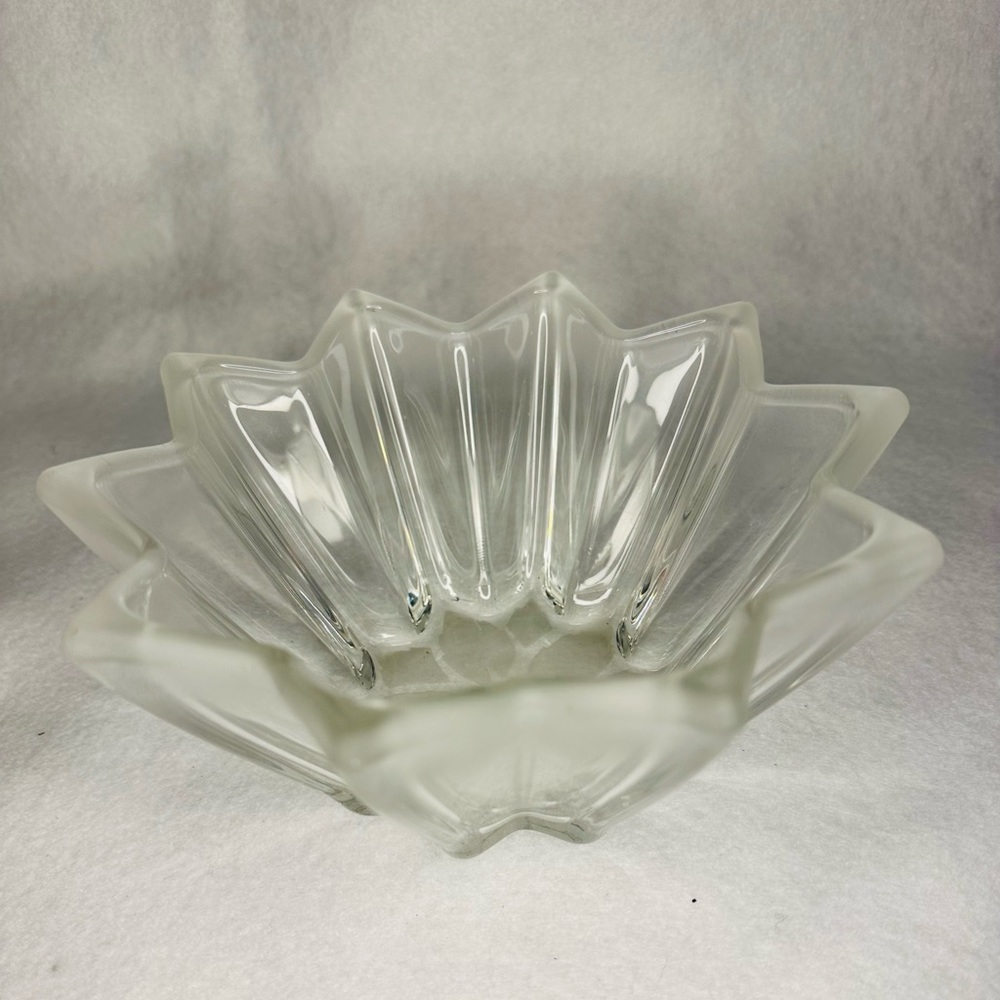 Mikasa Poinsettia Bloom 7 1/2" clear and frosted glass bowl. Original box - Picture 7 of 8